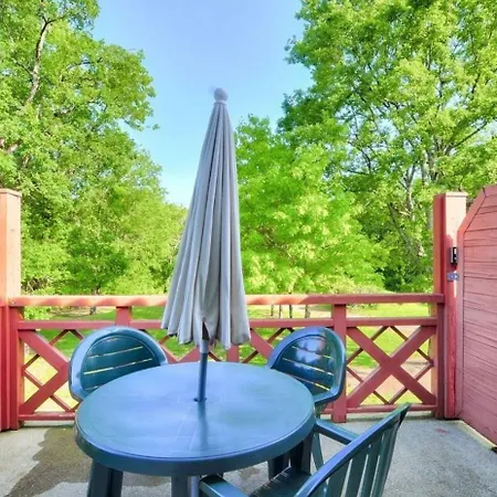 Le Balcon Montdesir, 4 Pers, Piscine Et Holiday home Monflanquin